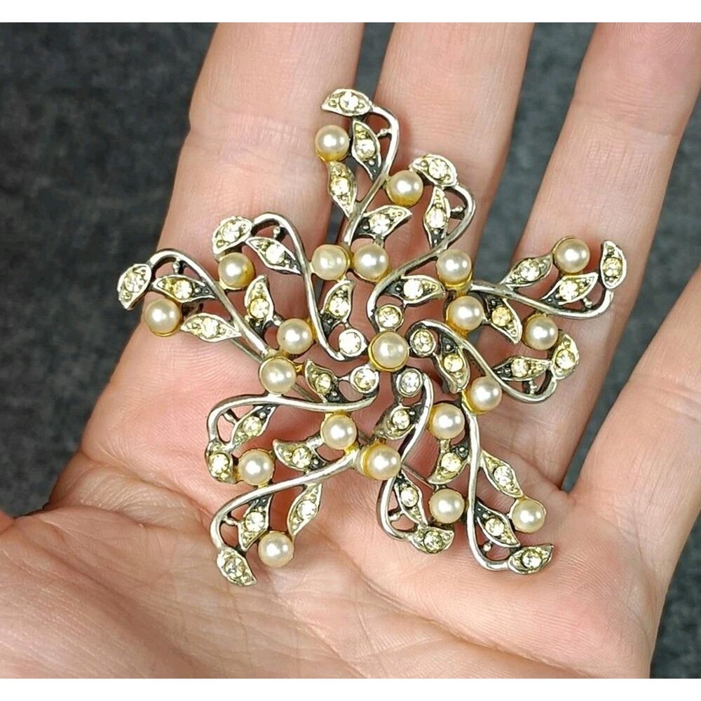 Vintage Brooch Pin Gold Tone Rhinestone Faux Pearl Starburst Swirl Signed